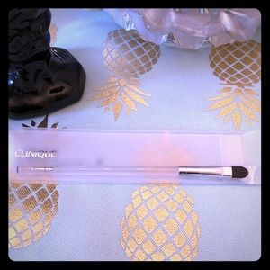 BNIP Clinique Concealer Brush